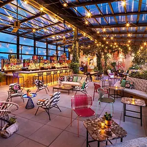 moxy-nyc-east-village.us-newyorkcity.com/